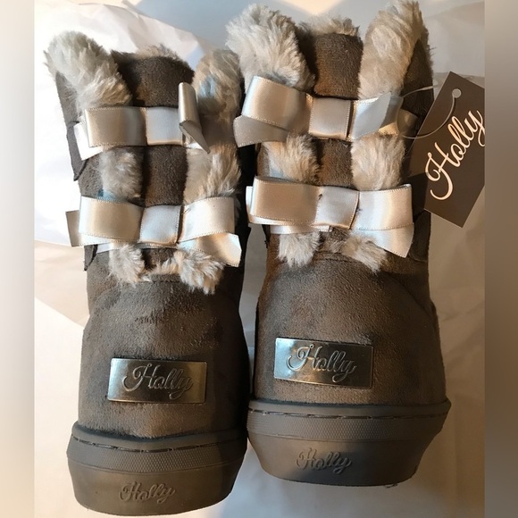 🌙 NWT ADORABLE GREY FUR LINED BOOTS WITH BOW BACKS SIZE 9 BY “HOLY” - Picture 1 of 11